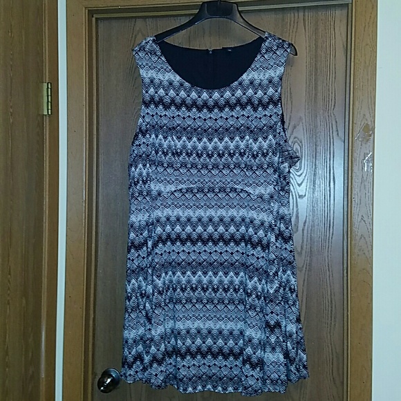 torrid Dresses & Skirts - Torrid black and white print sun dress